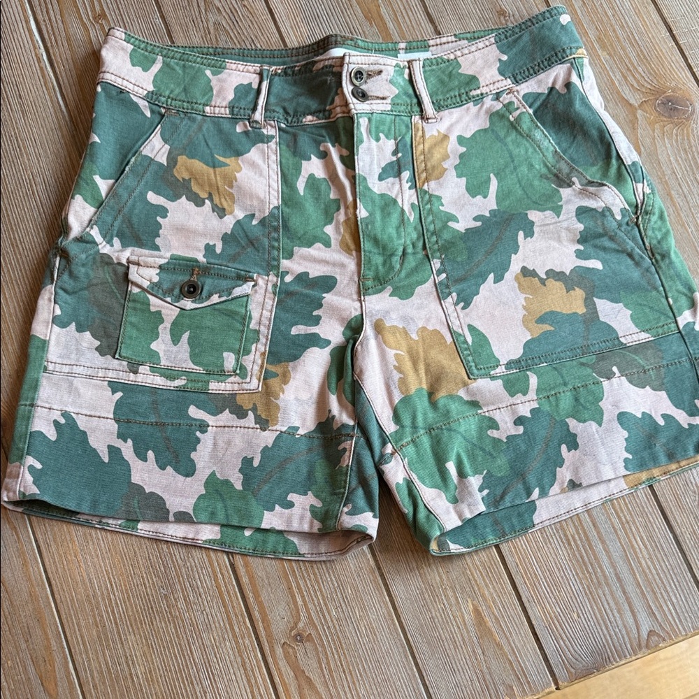Anthropologie Camouflage Wanderer Shorts in Green, Khaki & Cream, size 28